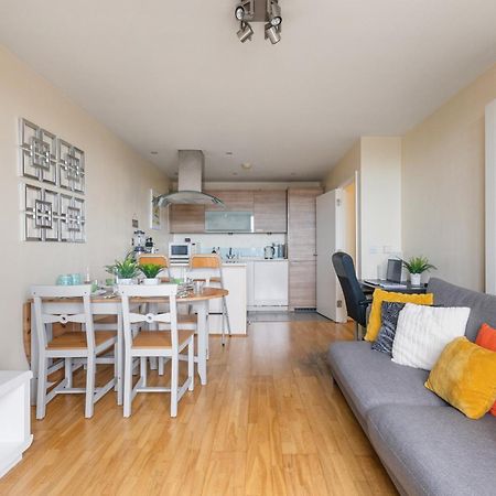 Stratford Skyview Apartment Лондон Екстер'єр фото