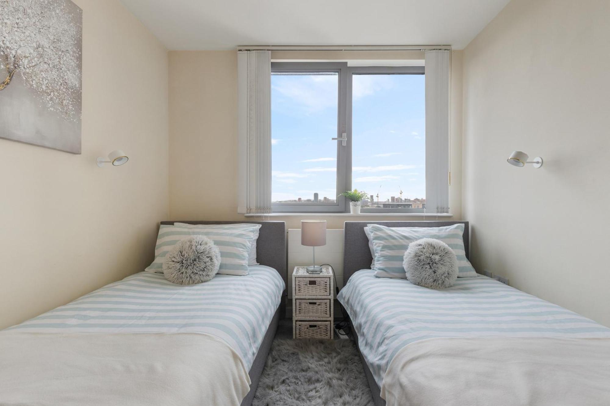 Stratford Skyview Apartment Лондон Екстер'єр фото