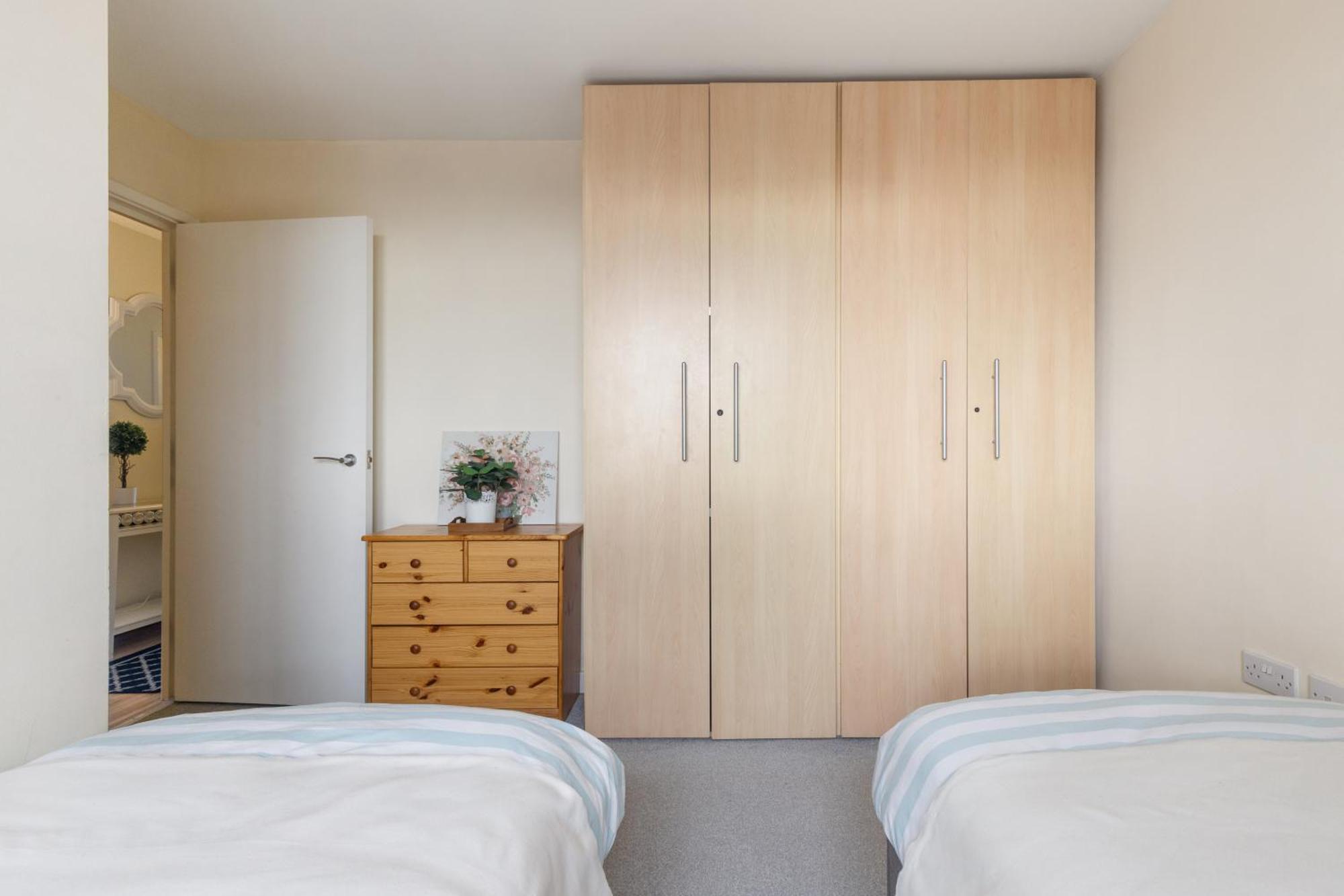 Stratford Skyview Apartment Лондон Екстер'єр фото