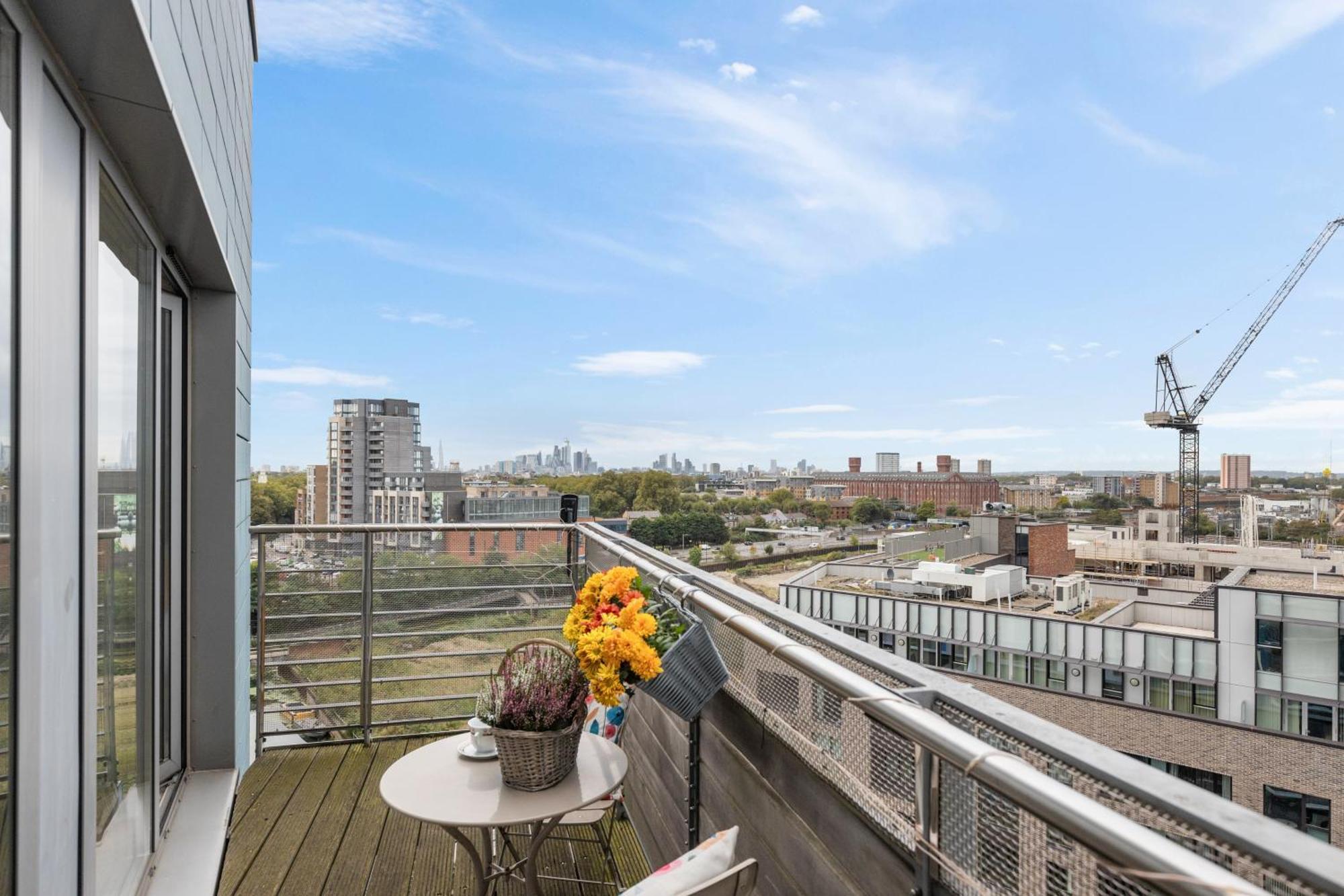 Stratford Skyview Apartment Лондон Екстер'єр фото