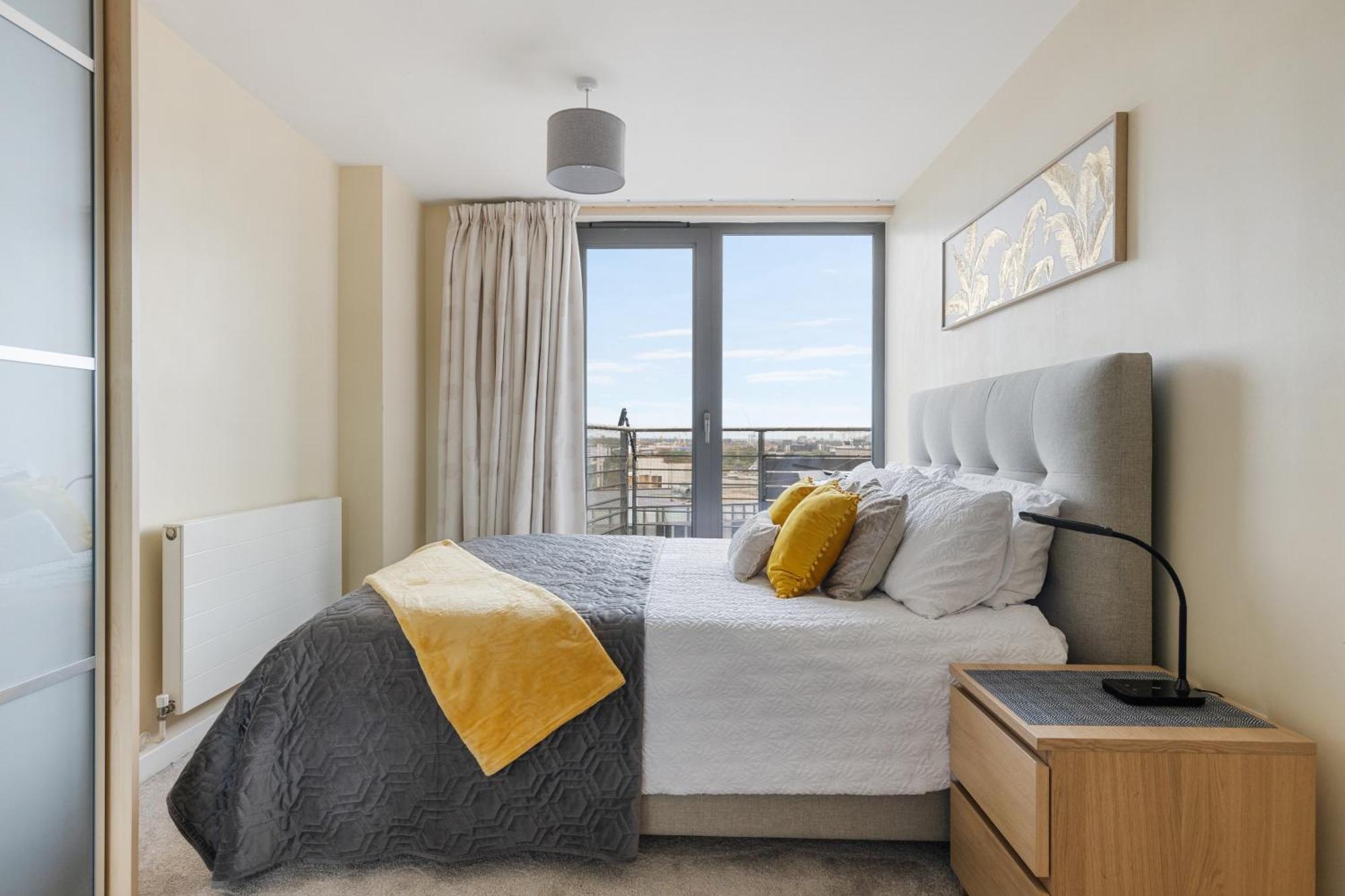 Stratford Skyview Apartment Лондон Екстер'єр фото